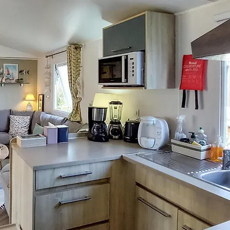 Gorgeous Stacaravan Saint-Julien-en-Born