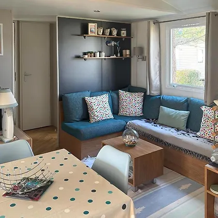 Gorgeous Stacaravan Kemping Saint-Julien-en-Born