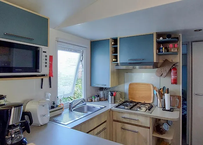 Gorgeous Stacaravan Saint-Julien-en-Born