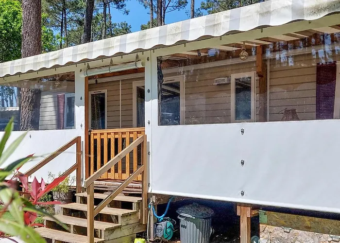 Gorgeous Stacaravan Saint-Julien-en-Born