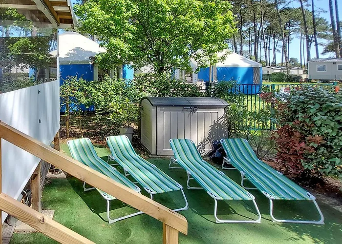 Gorgeous Stacaravan Kemping Saint-Julien-en-Born