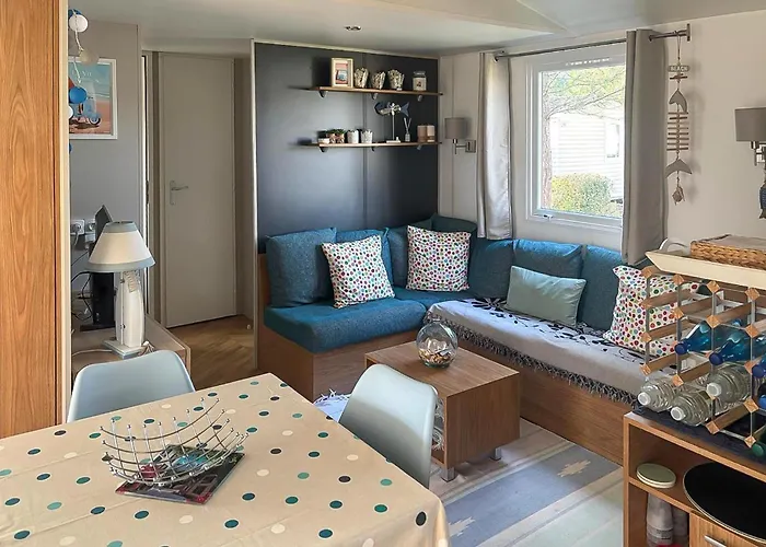 Gorgeous Stacaravan Kemping Saint-Julien-en-Born