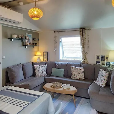 Gorgeous Stacaravan مكان تخييم