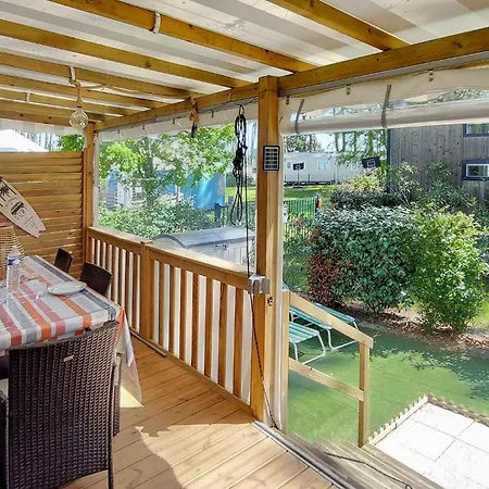 Camping Gorgeous Stacaravan 3*