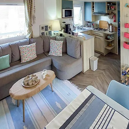 مكان تخييم Gorgeous Stacaravan 3*