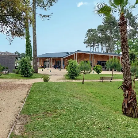 Gorgeous Stacaravan Camping Saint-Julien-en-Born