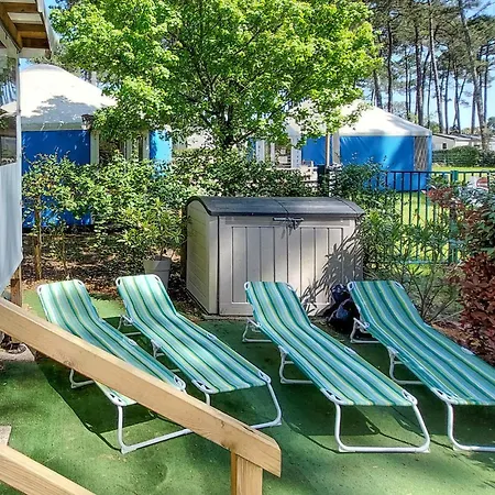 Gorgeous Stacaravan Camping Saint-Julien-en-Born