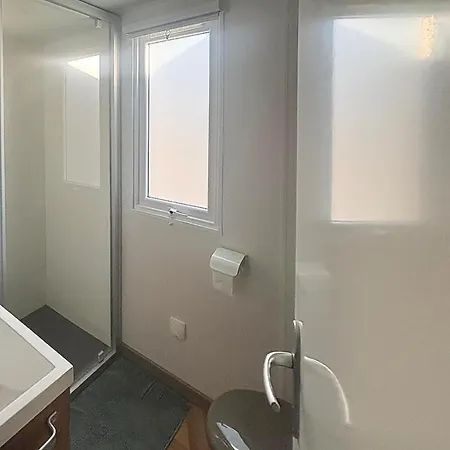 Gorgeous Stacaravan Campeggio Saint-Julien-en-Born