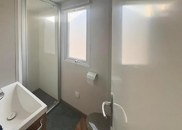 Gorgeous Stacaravan Campeggio Saint-Julien-en-Born